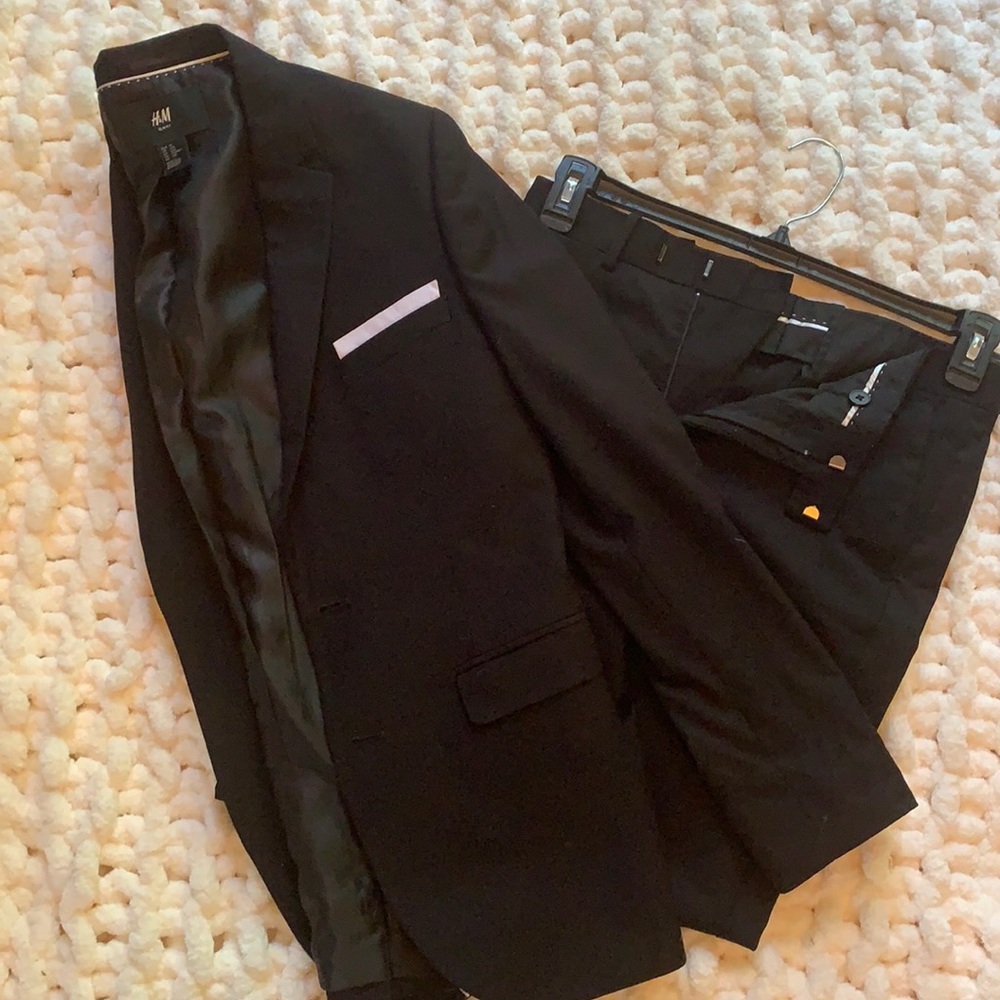 Men’s H&M slim fit Suit. Size Small